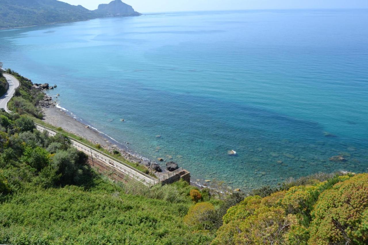 Four Season Winter Room Cefalu Bagian luar foto