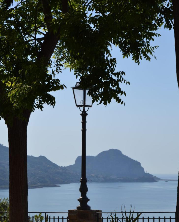 Four Season Winter Room Cefalu Bagian luar foto